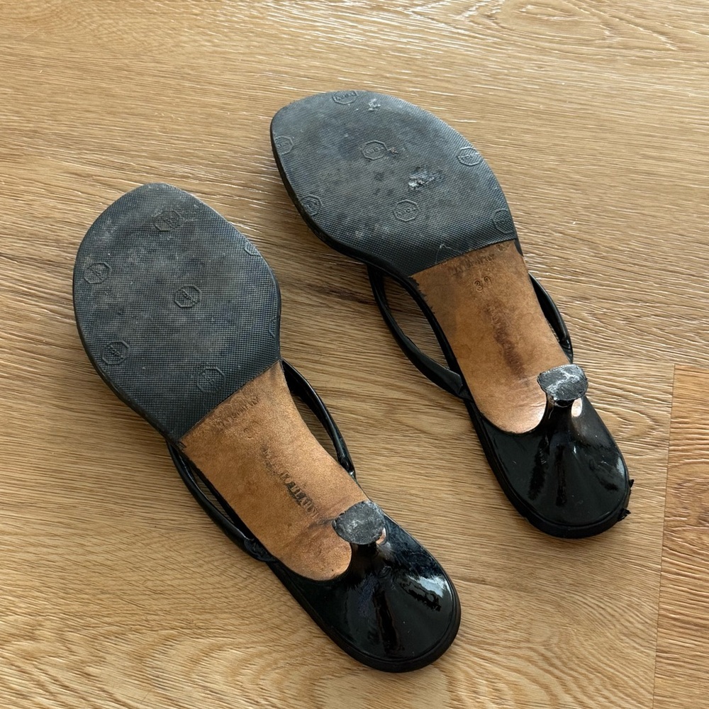 Vintage Manolo Blahnik Black Thong Kitten Heel Sandals - Picture 6 of 7